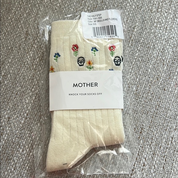Mother Cream Socks with Skull and Flower Design - Picture 1 of 2